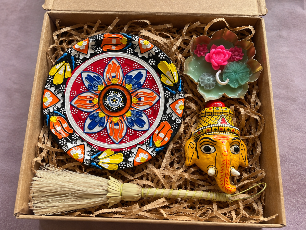 Indian Heritage Art Gift Hamper – Handcrafted Wall Plate, Cherial Ganesha Mask & Floral Candle | Culture Aisle India