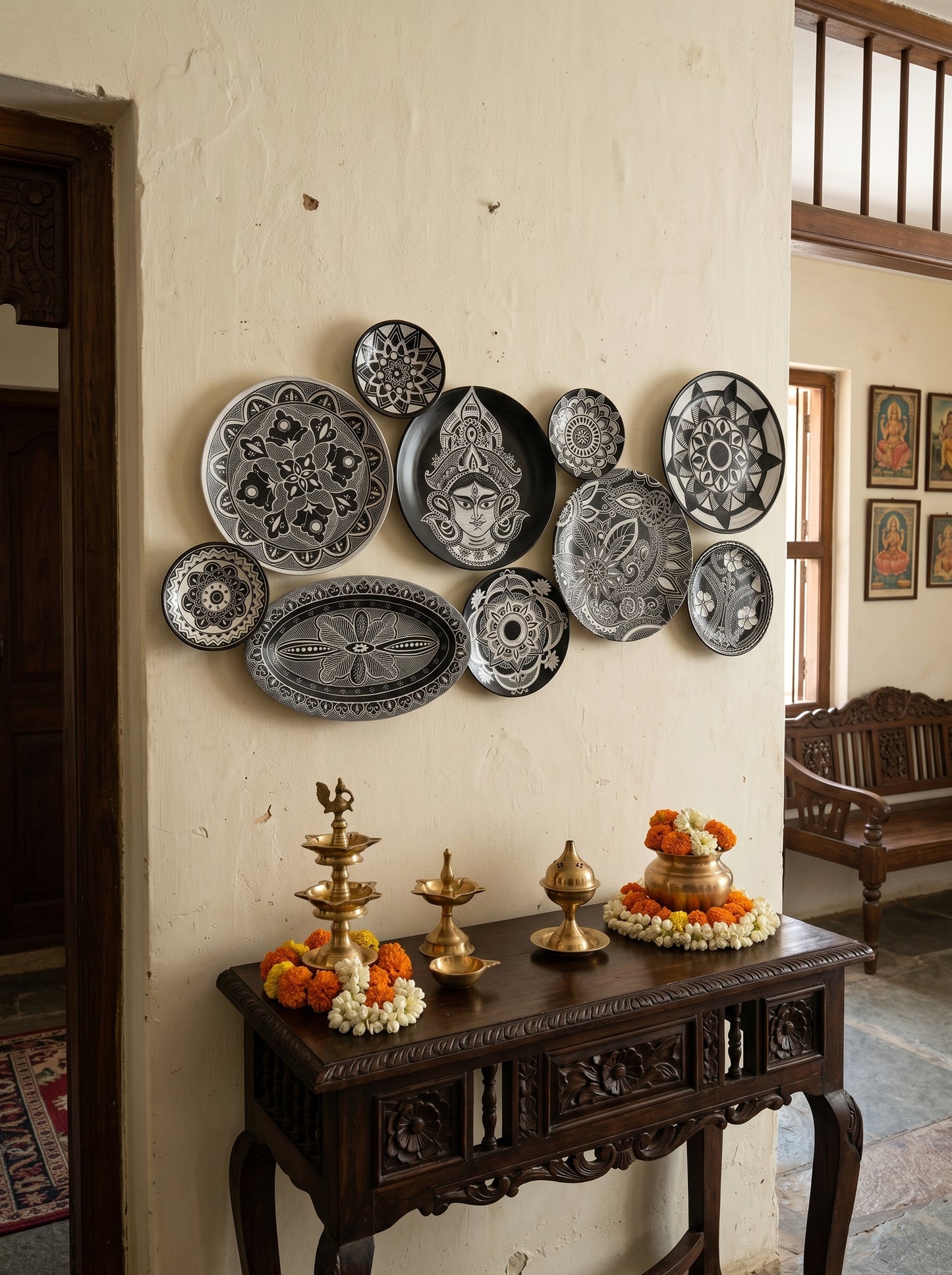 Handcrafted Black & White Wall Plate Set (10 Pieces) Set 25