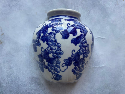 Blue & White Ceramic Grapevine Jar – Dutch-Inspired Décor (Wall-Mountable )